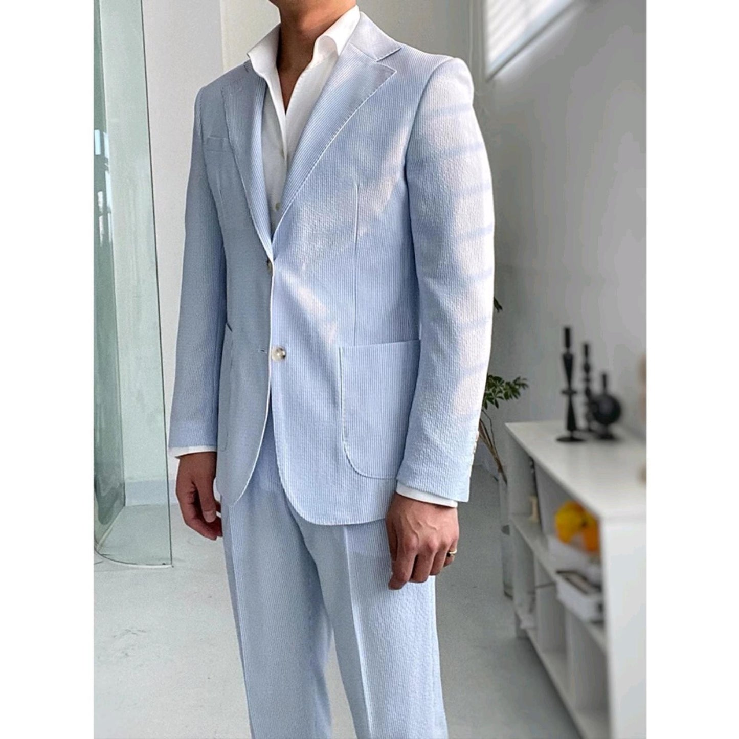 Men's Single-Breasted Suit With Notch Lapel